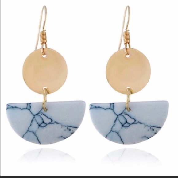 NWT White and Gold Marble Dangle Earrings - Picture 2 of 4
